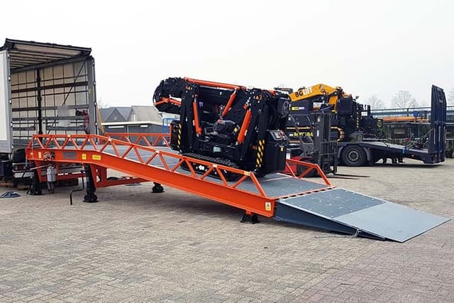 Saurus mobiele laadramp voor heftrucks en pallettrucks bij vrachtwagens