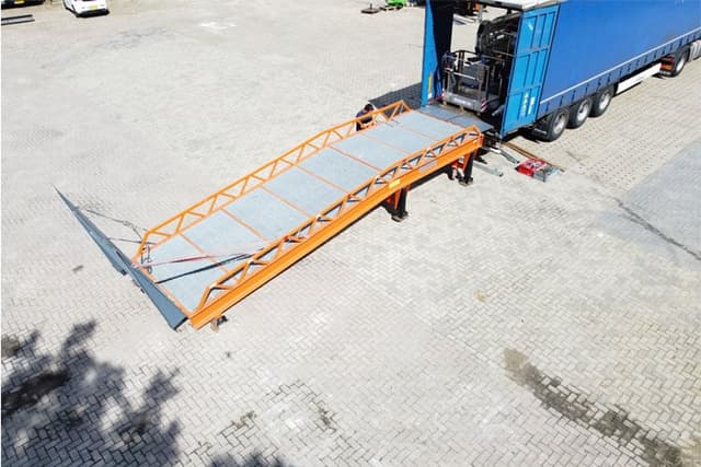 Saurus mobiele laadbrug voor transport, logistiek en werkzaamheden op magazijn- en bedrijfslocaties