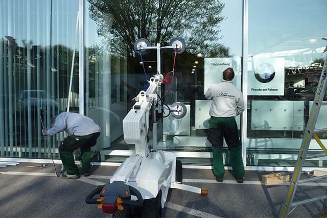 Robby 420 glasrobot voor montage van ramen, gevelglas en grote glaspartijen op locatie