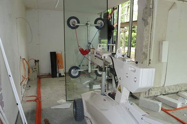 Robby 420 glasrobot voor beglazing en het manoeuvreren van grote glasplaten op bouwlocaties