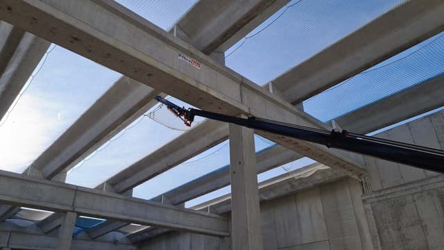 BG Lift T400 mobiele hijskraan BG Lift T400 mobiele hijskraan voor bouw, montage, installatie en industriële werkzaamheden