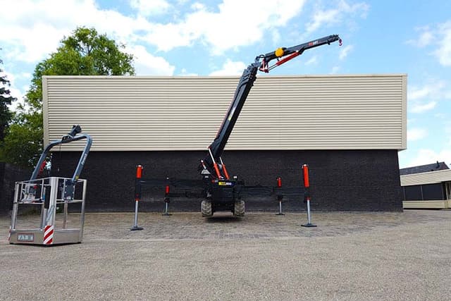 BG Lift M400 minikraan op rupsen BG Lift M400 minikraan op rupsen voor hijswerk in beperkte ruimtes