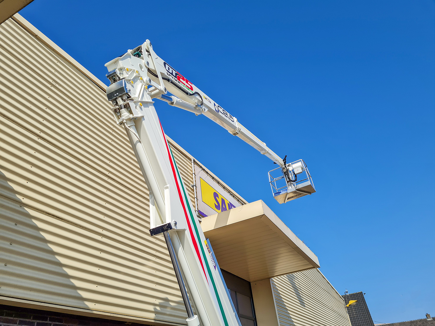 Compacte Cela hoogwerker voor werken op hoogte