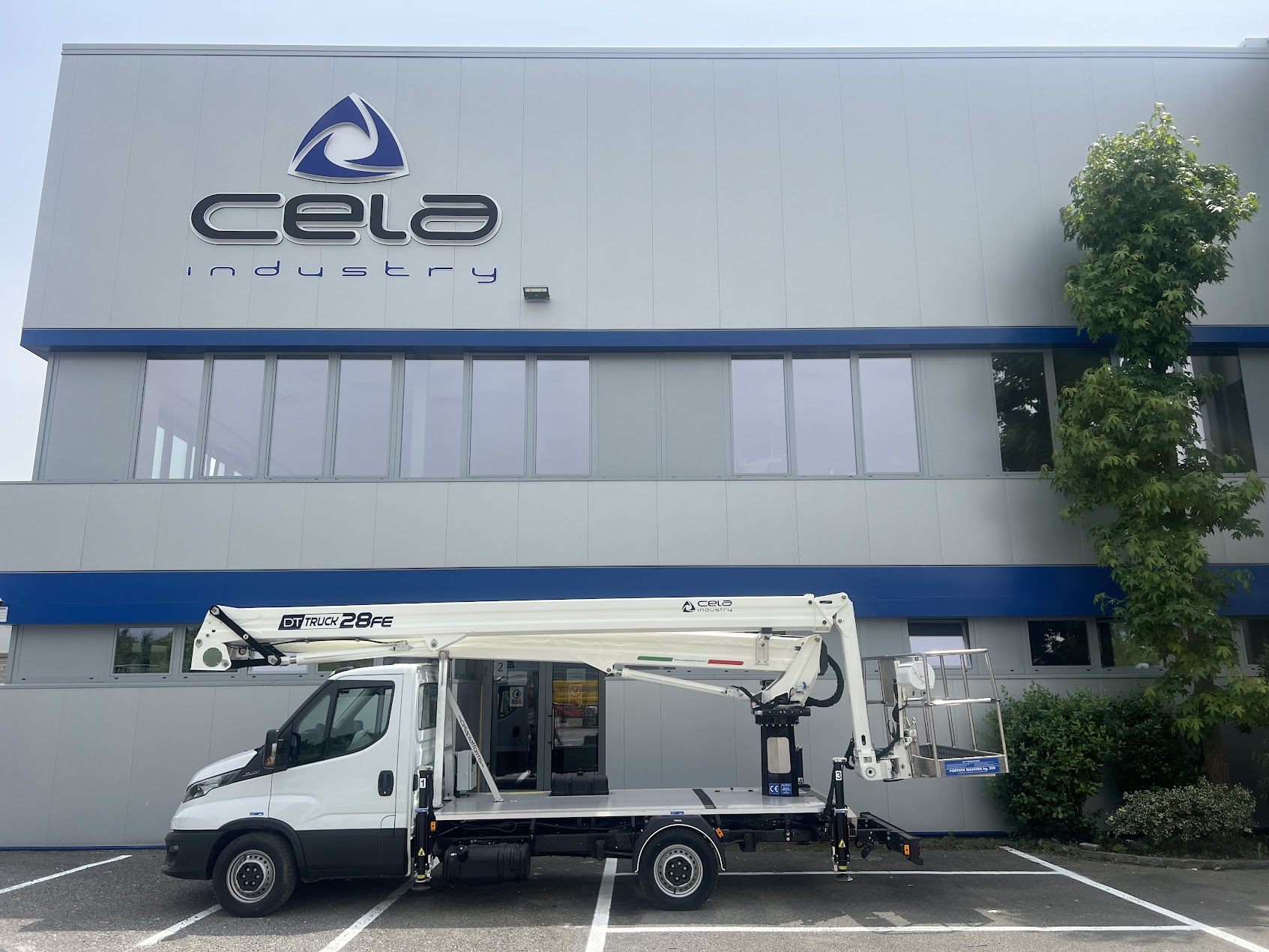 CELA DT Truck 28FE hoogwerker op vrachtwagen
